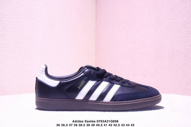 Adidas 阿迪达斯 德训系列 原楦原纸版数据开发，采用软质牛剖革组合翻毛皮鞋面材质，内环保海玻璃鞋垫，外置国标5级耐磨橡胶大底带你回味最原始的永远经典，阿迪