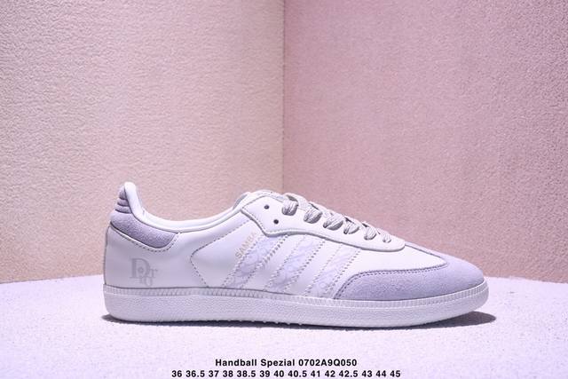 真标Adidas Handball Spezial 阿迪达斯经典款 复古休闲板鞋 全鞋采用反毛皮制作 牛筋耐磨大底 承载青春情怀的板鞋 经典三条杠装饰鞋侧 品牌