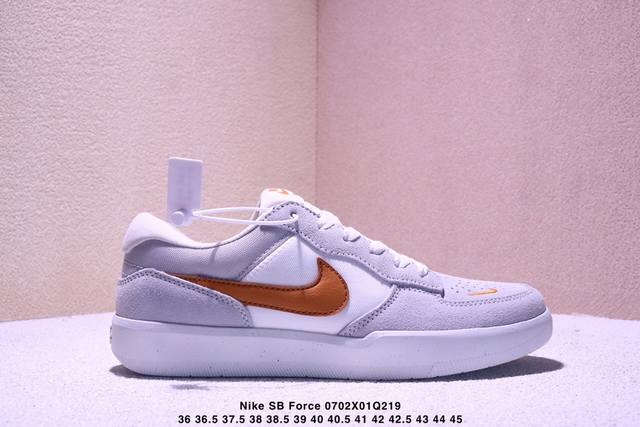 耐克Nike Sb Force 58低帮休闲板鞋 是一款将前沿创新带入街头的单品 它具有硫化杯底 具有出色的耐用性和灵活性 使用帆布和绒面革 在饰面上放置通风口
