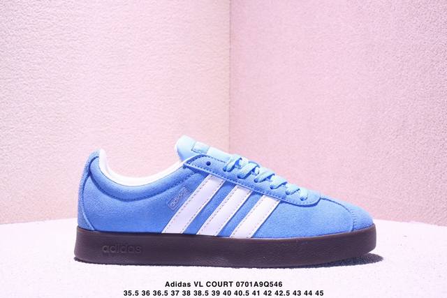 阿迪达斯T头鞋 Adidas Vl Court Classic复古三叶草防滑透明橡胶板鞋经典运动鞋。这款经典鞋,忠于原版设计,缀撞色三条纹和鞋跟饰片。采用翻毛皮
