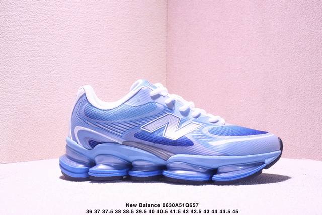 真标半码New Balance 新百伦 男鞋半码制，采用猪巴革拼接透气网眼织物鞋面，T-Beam大底提供足步弓支撑，保持步态稳定，后跟搭载外露缓震胶美国波士顿运