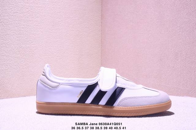 Adidas三叶草Samba Jane W 玛丽珍鞋 炎夏鞋柜必备 该鞋款鞋面采用多种材料拼接 缝 车线 Superstar系列又备受众多滑板爱好者的青睐 这款