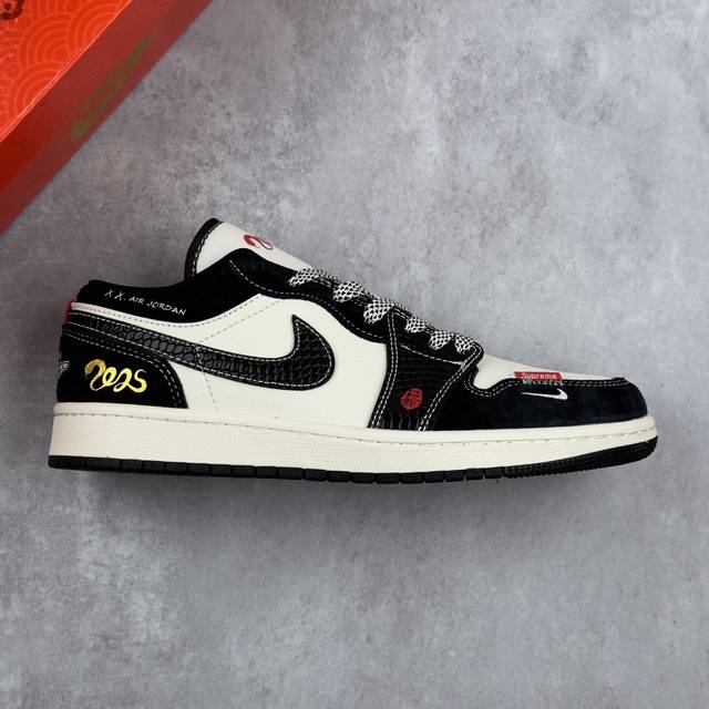 本地 核心私 Nike Jordan Air Jordan 1“蛇年限定 白黑蛇纹” 高端定制 低帮复古减震防滑耐磨篮球鞋 定制鞋盒 大厂纯原品质出货 超高清洁