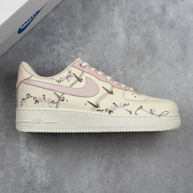 本地 核心私 Nike Air Force 1'07 Low Light Pink Flowers 手绘涂鸦 浅粉漫花 空军一号低帮休闲运动板鞋 #鞋身漫布精致