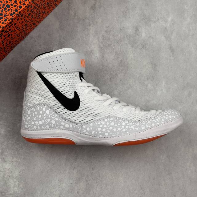 本地 核心私 耐克Nike Inelict Se Oly 网布减震防滑 高帮训练篮球鞋 缓震出色：前掌有Zoom Air气垫，中底采用Cushlon 泡绵，能提