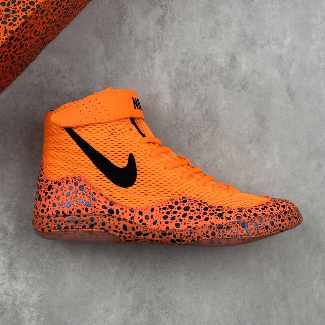 本地 核心私 耐克Nike Inelict Se Oly 网布减震防滑 高帮训练篮球鞋 缓震出色：前掌有Zoom Air气垫，中底采用Cushlon 泡绵，能提