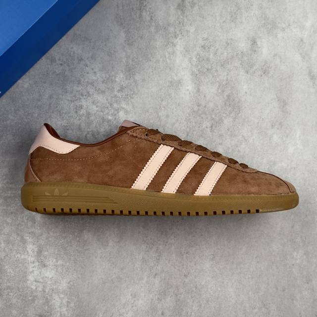 本地 核心私 阿迪达斯 Adidas Originals Bermuda 绒面麂皮防滑耐磨轻便低帮板鞋 整双鞋以传统的低帮呈现的清新造型 鞋身以细腻的头层猪巴