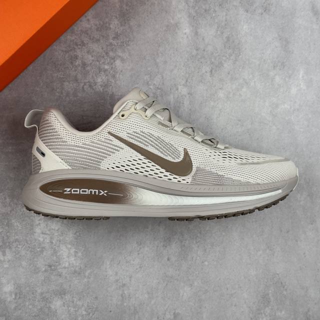 本地 核心私 公司级 Nike Vomero 18 耐克 舒适减震防滑 低帮跑步鞋 全掌Reactx泡绵中底 前掌和后跟还配备了Air Zoom气垫单元 据说跑