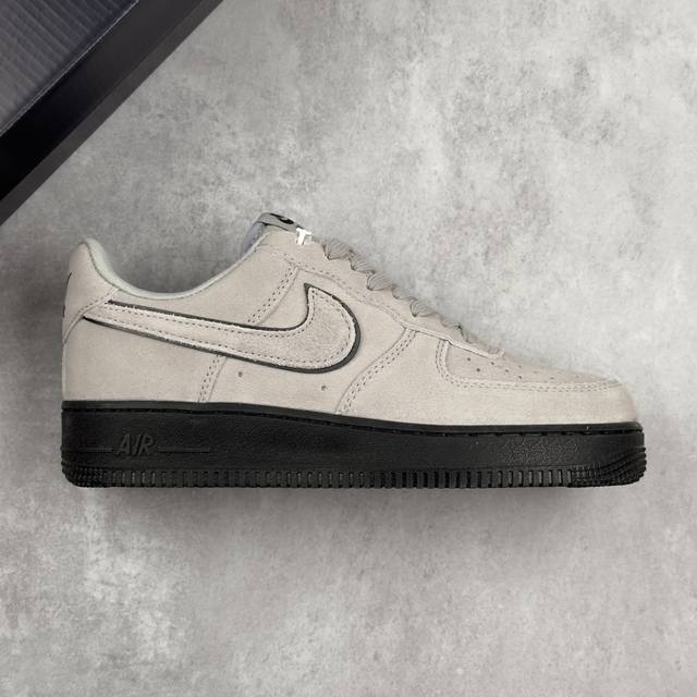 本地 核心私 公司级耐克Nike Air Force 1’07空军一号低帮百搭休闲运动板鞋 柔软、弹性十足的缓震性能和出色的中底设计，横跨复古与现代的外型结合，