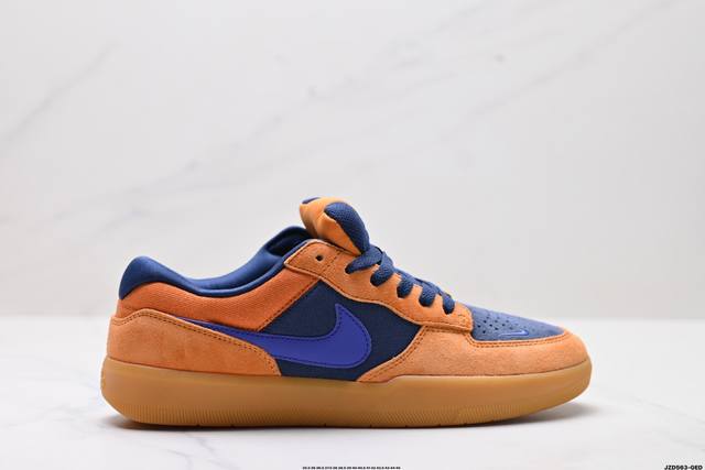 公司级Nike Sb Force 58 耐克 低帮休闲板鞋 是一款将前沿创新带入街头的单品 它具有硫化杯底 具有出色的耐用性和灵活性 使用帆布和绒面革 在饰面上