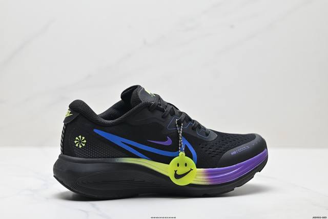 公司级耐克Nike Air Alphazoom网面透气跑步鞋 兼顾迅疾外观和稳固脚感 后跟覆面和中足动态支撑巧妙融合 缔造稳定顺畅的迈步体验 采用密度更高的材料