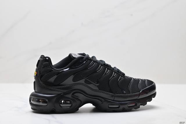 真标Nike Air Max Plus 耐克 轻便缓震 耐磨大气垫系列 跑鞋 全新的鞋面材质搭配Tpu波浪纹理与内靴设计 打造如袜子般的贴合支撑体验 带来更加舒
