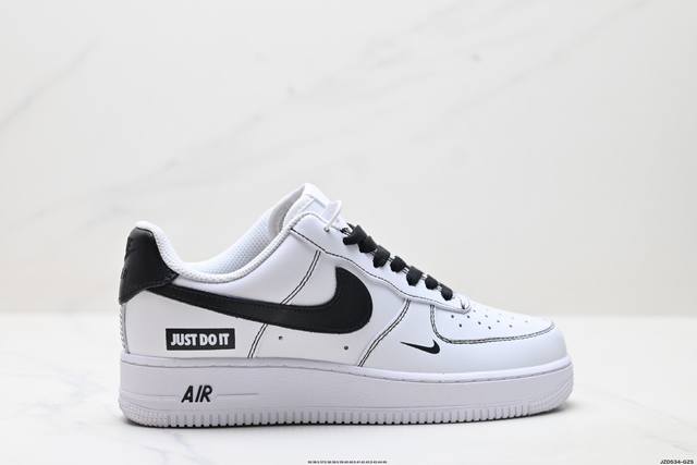 真标耐克Nike Air Force 1’07空军一号低帮百搭休闲运动板鞋。柔软、弹性十足的缓震性能和出色的中底设计，横跨复古与现代的外型结合，造就出风靡全球三