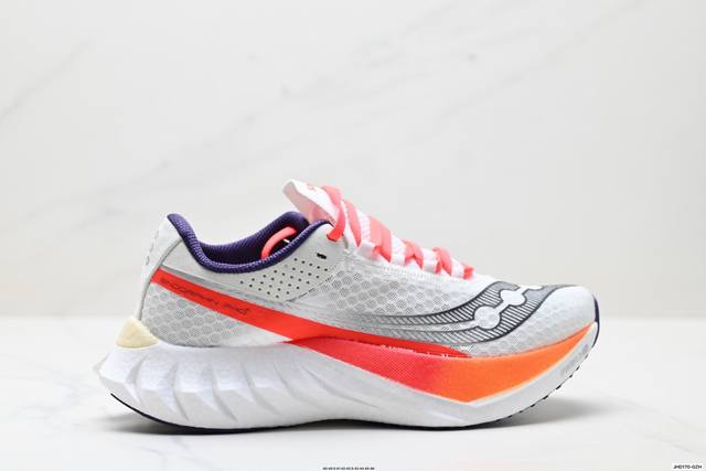 公司级Saucony索康尼 Endorphin Pro4系列 男女低帮缓震跑步鞋 索康尼推出的跑鞋是一款外观激进但脚感舒适的跑鞋 采用了全新的中底设计和鞋面工程