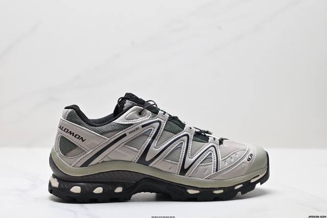 公司级Salomon萨洛蒙 Xt-Quest 探索者系列户外越野跑鞋 鞋面采用Sensifit贴合技术 全方位贴合包裹脚型 鞋跟部鞋底牵引设计 提供强大的抓地性
