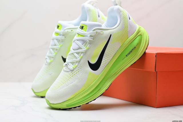真标Nike Vomero 18 耐克 舒适减震防滑 低帮跑步鞋 全掌Reactx泡绵中底 前掌和后跟还配备了Air Zoom气垫单元 据说跑起来更快更舒适哦