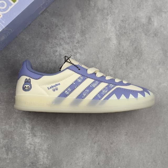 本地 核心私 Labubu X Adidas Original Gazelle Indoor 拉布布 X 阿迪达斯 低帮紫白 桑巴防滑耐磨轻便板鞋 鞋身整体采用