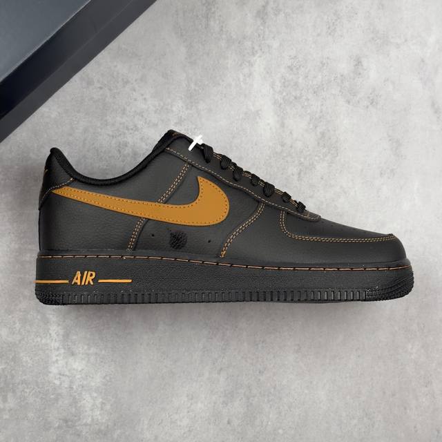 本地 核心私 耐克Nike Air Force 1’07 空军一号低帮百搭休闲运动板鞋 柔软、弹性十足的缓震性能和出色的中底设计，横跨复古与现代的外型结合，造就