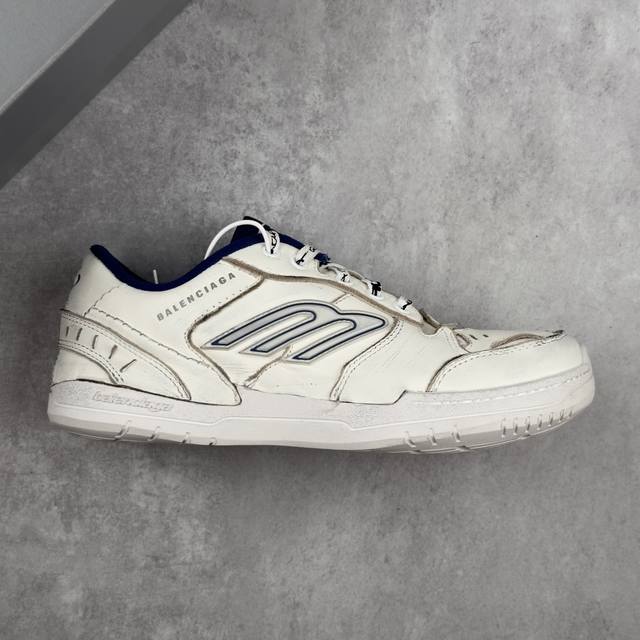 本地 核心私 Vg版 Balenciaga 巴黎世家 Hamptons Worn Out 手工做旧款 牛皮革 复古圆头系带低帮休闲鞋 官方原配套鞋盒 防尘纸配套