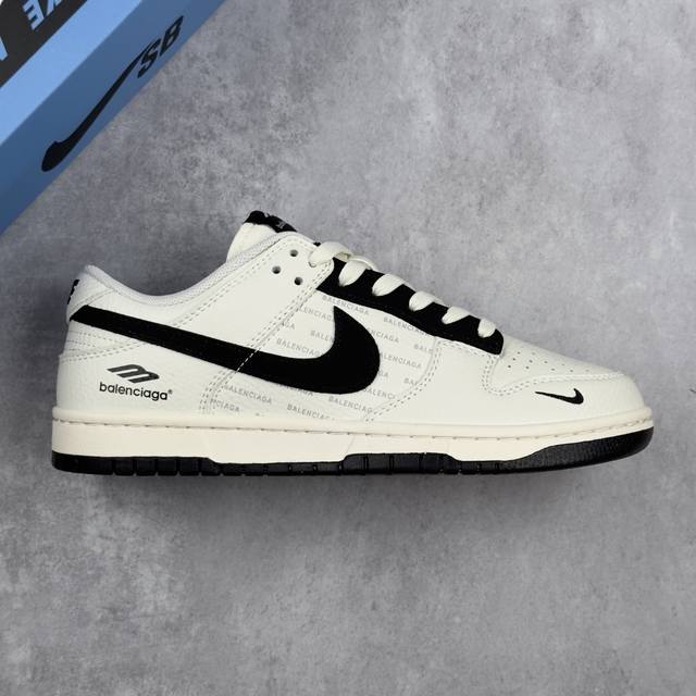 本地 核心私 Balenciaga X Nike Dunk Sb Low 巴黎世家 X 耐克 Sb 低帮 联名米白黑 休闲运动板鞋 鞋身整体以米白色皮革打造，搭
