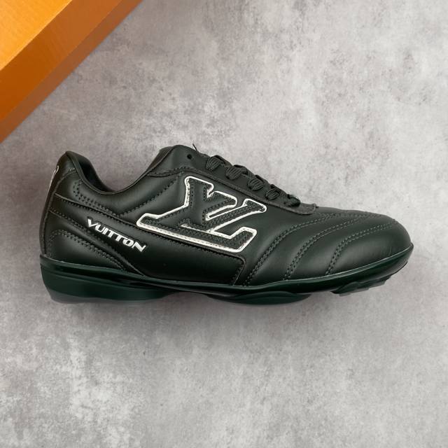 本地 核心私 Louis Vuttion Footprint Sneaker 路易威登情侣款运动鞋 足球鞋 穿上就时髦精 这款Footprint Soccer运