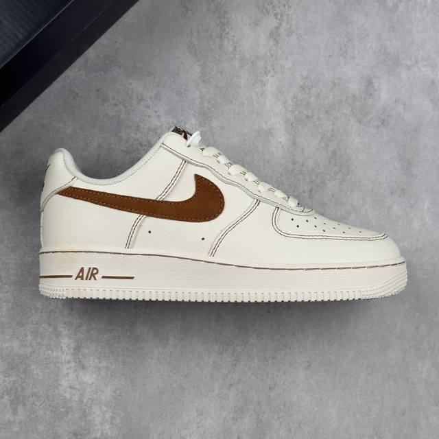 本地 核心私 耐克Nike Air Force 7 空军一号 奶白棕 低帮百搭休闲运动板鞋 柔软、弹性十足的缓震性能和出色的中底设计，横跨复古与现代的外型结合，