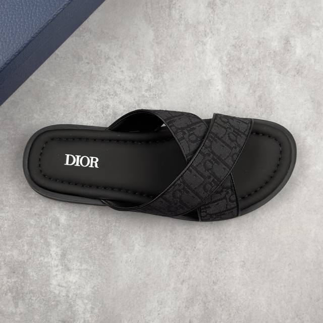 本地 核心私 外贸版本 Dior迪奥Alias 小牛皮 圆头平底一字拖鞋 男款 黑色拖鞋 凉鞋 原版购入开发 做货 这款 Dior Alias 凉鞋致敬运动风格