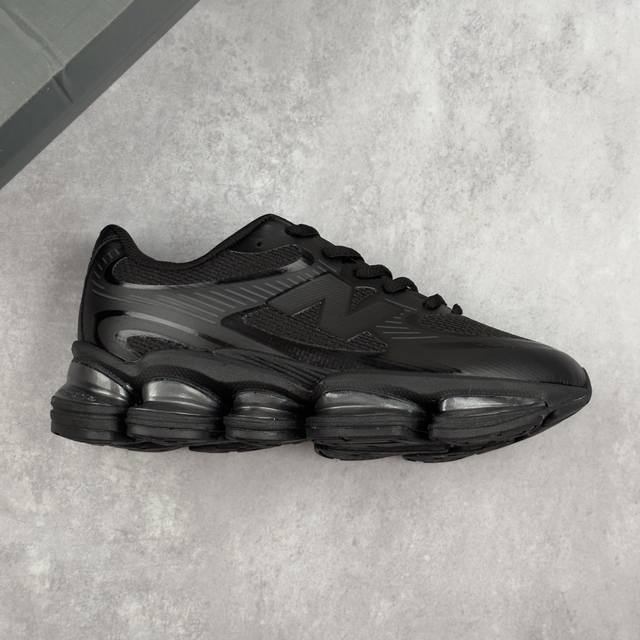 本地 核心私 New Balance 新百伦 Nb 0 网面休闲鞋 复古还要机能，Nb官方重磅新品。一款融合复古设计与现代科技的跑鞋，以其经典的造型和舒适脚感，