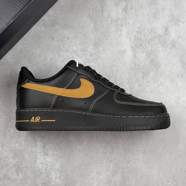 本地 核心私 耐克Nike Air Force 7空军一号低帮百搭休闲运动板鞋 柔软、弹性十足的缓震性能和出色的中底设计，横跨复古与现代的外型结合，造就出风靡全