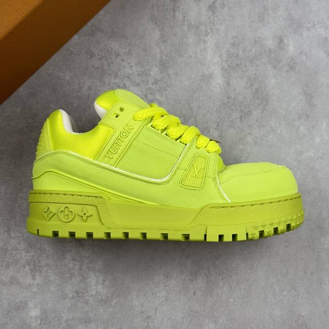 本地 核心私 Lv-路易-威登Trainer 2025走秀最新款 原版1：1开发复刻！！上脚非常舒适 做工精细鞋面由意大利进口小牛皮拼接，侧边饰有品牌Logo标
