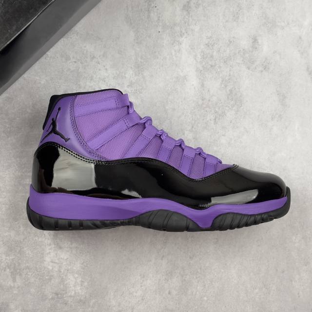 本地 核心私 Air Jordan 11 Retro High 高帮 紫黑漆皮 Aj11 乔丹11代 乔丹篮球鞋系列 鞋身采用紫色尼龙网眼打造，搭配黑色漆皮材质