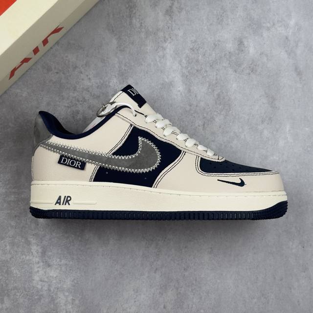 本地 核心私 Dior X Nike Air Force 1 Low 迪奥 X 耐克 空军一号 低帮 联名蓝白灰 休闲运动板鞋 鞋身整体采用蓝色皮革搭配米白色皮