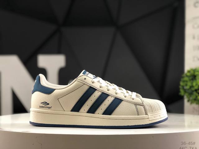 海外爆款限量发售！高端定制贝壳头 阿迪Adidas Originals Superstar “巴黎世家联名---奶白蓝”高端定制 低帮休闲板鞋 定制鞋盒 大厂纯