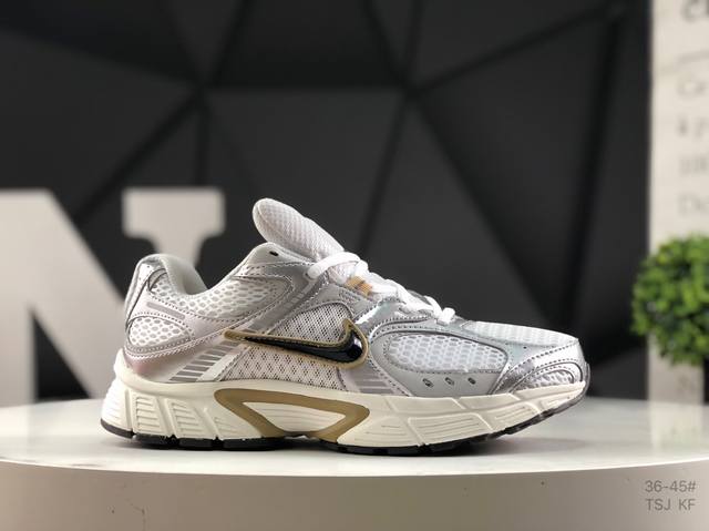 耐克 Nike V5 Rnr 舒适百搭防滑耐磨 低帮跑步鞋 舒适有型适合日常穿着 该鞋款延续千禧年经典设计搭载泡绵中底厚实而轻盈 匠心细节巧搭立体耐克勾标志焕新