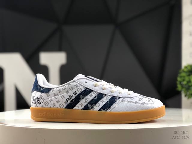 阿迪达斯 Adidas Samba Og 经典鞋款 Adidas 近70年的经典Samba Og 修长的鞋楦,略微尖尖的鞋头,翻毛皮的鞋头拼接,这些我们都看得到