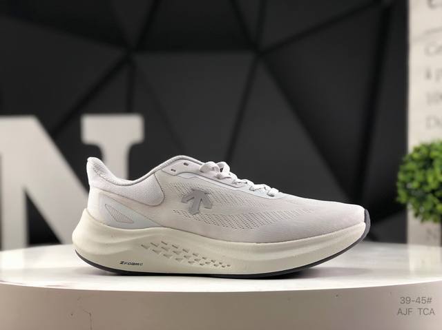 Descente 迪桑特 轻盈缓震透气鞋 时尚休闲运动覆盖防水男子越野跑鞋 货号: Sq113Rrn14 码数：39 40 40.5 41 42 42.5 43