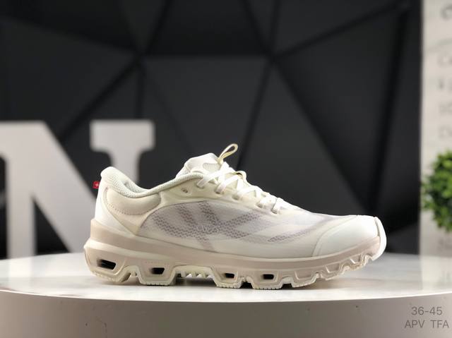 On 昂跑 Cloudventure Loewe 2 轻量运动休闲鞋！脚感很舒服，鞋底柔软且包裹性好，上脚显腿长，不用系鞋带很方便～ 不管休闲还是运动都很百搭。