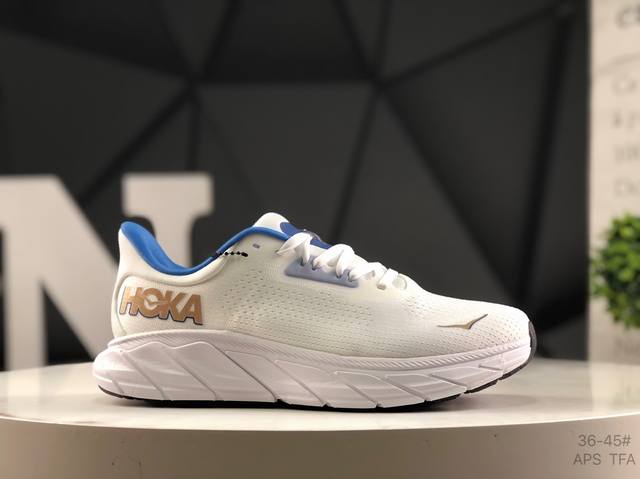 Hoka M Arahi 7:全新配色 这个品牌来自于新西兰的毛利语，Hoka表示大地，One One表示飞越，连起来就是飞越地平线，One One不是读作“万