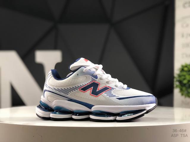 新百伦 New Balance Nb U 0 运动跑步鞋。此复刻经典鞋款，加入当下大热的户外元素，以曾经篮球鞋款型式样加以打造鞋款造型。编织鞋带以及加强稳固鞋底
