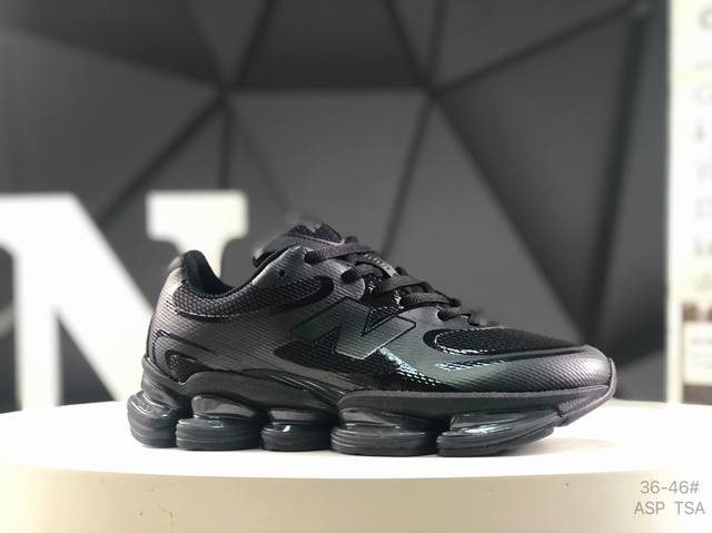 新百伦 New Balance Nb U 0 运动跑步鞋。此复刻经典鞋款，加入当下大热的户外元素，以曾经篮球鞋款型式样加以打造鞋款造型。编织鞋带以及加强稳固鞋底