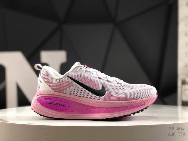 真标带半码 耐克 Nike Vomero 18 耐克 舒适减震防滑 低帮跑步鞋 全掌Reactx泡绵中底 前掌和后跟还配备了Air Zoom气垫单元 据说跑起来