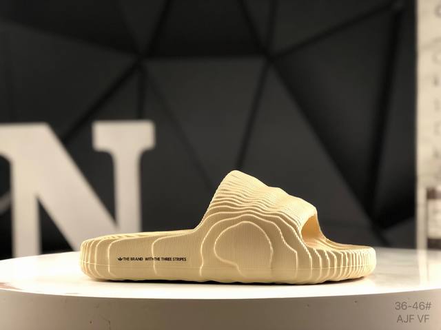 阿迪达斯 Ad Original Adilette 22 Slide 3D打印沙滩涉水舒适耐磨 一字拖 拖鞋 骨同源公司Eva粒子环保塑料 原厂指令配方 弹性卡