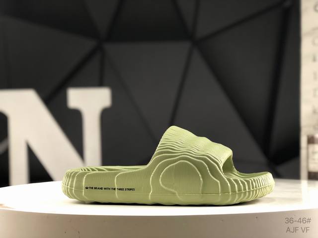 阿迪达斯 Ad Original Adilette 22 Slide 3D打印沙滩涉水舒适耐磨 一字拖 拖鞋 骨同源公司Eva粒子环保塑料 原厂指令配方 弹性卡