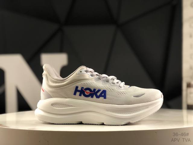 Hoka M Bondi 9全新配色 这个品牌来自于新西兰的毛利语，Hoka表示大地，One One表示飞越，连起来就是飞越地平线，One One不是读作“万万