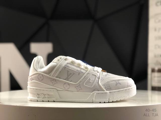 路易威登 Louis Vuitton Lv路易威登板鞋 乘风破浪的姐姐争先种草款,舒适透明底和百搭性霸屏整个时尚娱乐圈，正品1:1套楦复刻，细节调整完美主义！鞋