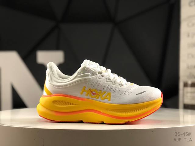 Hoka M Bondi 9全新配色 这个品牌来自于新西兰的毛利语，Hoka表示大地，One One表示飞越，连起来就是飞越地平线，One One不是读作“万万