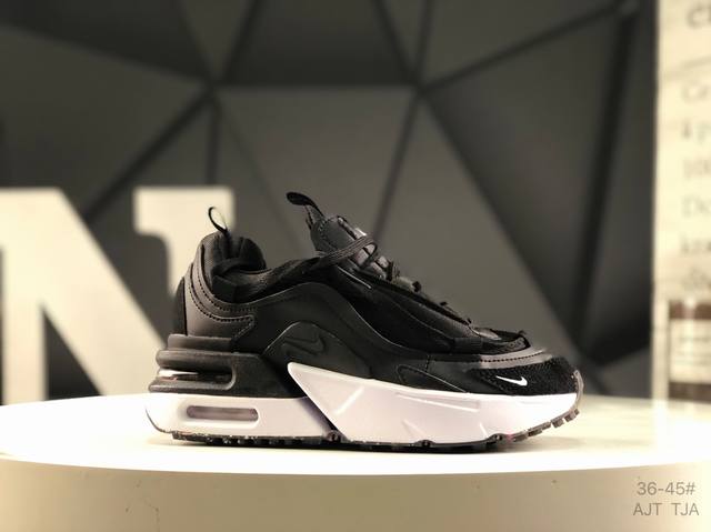 耐克 Nike 耐克 这款Nike Air Max Furyosa采用全新版型设计融入90年代Airmax鞋款缤纷美学的同时不失当今Nike鞋款的出众舒适度。其