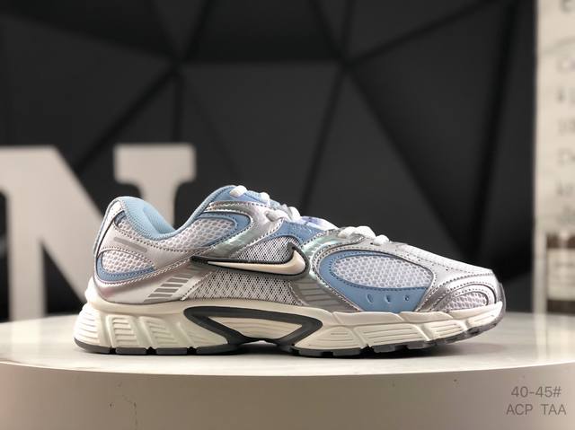 耐克 Nike V5 Rnr 舒适百搭防滑耐磨 低帮跑步鞋 舒适有型适合日常穿着 该鞋款延续千禧年经典设计搭载泡绵中底厚实而轻盈 匠心细节巧搭立体耐克勾标志焕新