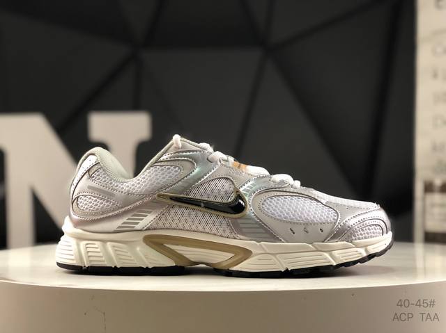 耐克 Nike V5 Rnr 舒适百搭防滑耐磨 低帮跑步鞋 舒适有型适合日常穿着 该鞋款延续千禧年经典设计搭载泡绵中底厚实而轻盈 匠心细节巧搭立体耐克勾标志焕新