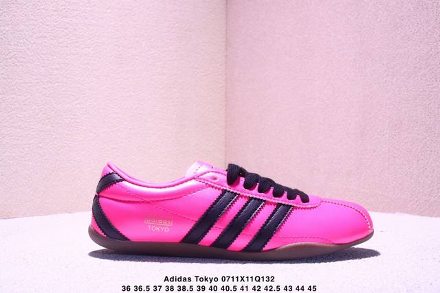 公司级Adidas Tokyo W 阿迪达斯 舒适百搭经典休闲运动鞋 鞋面设计舒适贴合脚面 同时采用柔软材质 穿着轻便舒适 侧面刻有金色的标志 增添辨识度 超薄